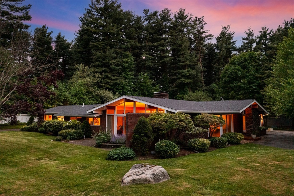 12 Alexandra Road Lynnfield, MA 01940 - Photo 40 of 42 a front view of a house with garden