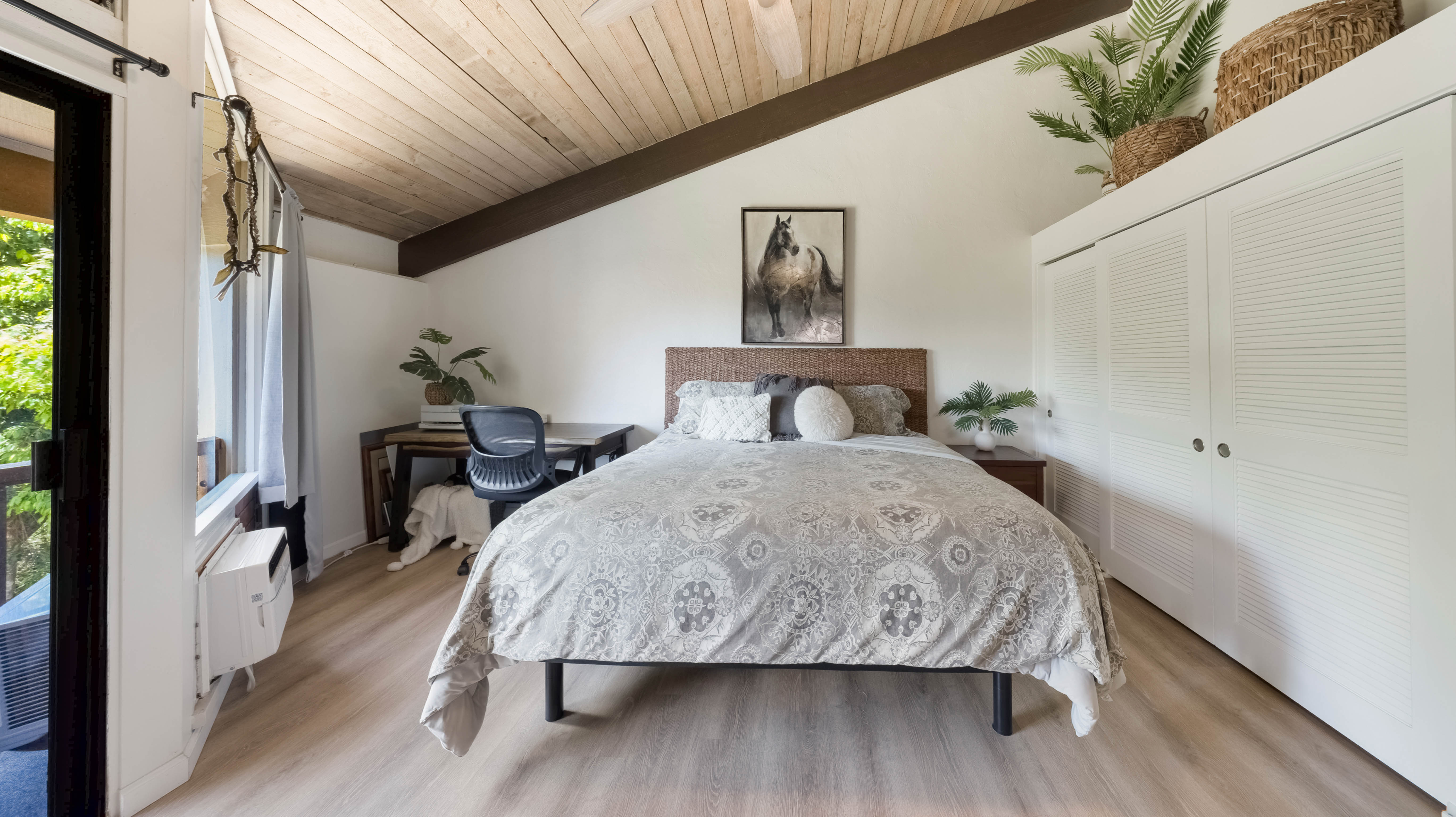 4701 Kawaihau Road, Unit L201 Kapaa, HI 96746 - Photo 11 of 29 a bedroom with a bed and a table