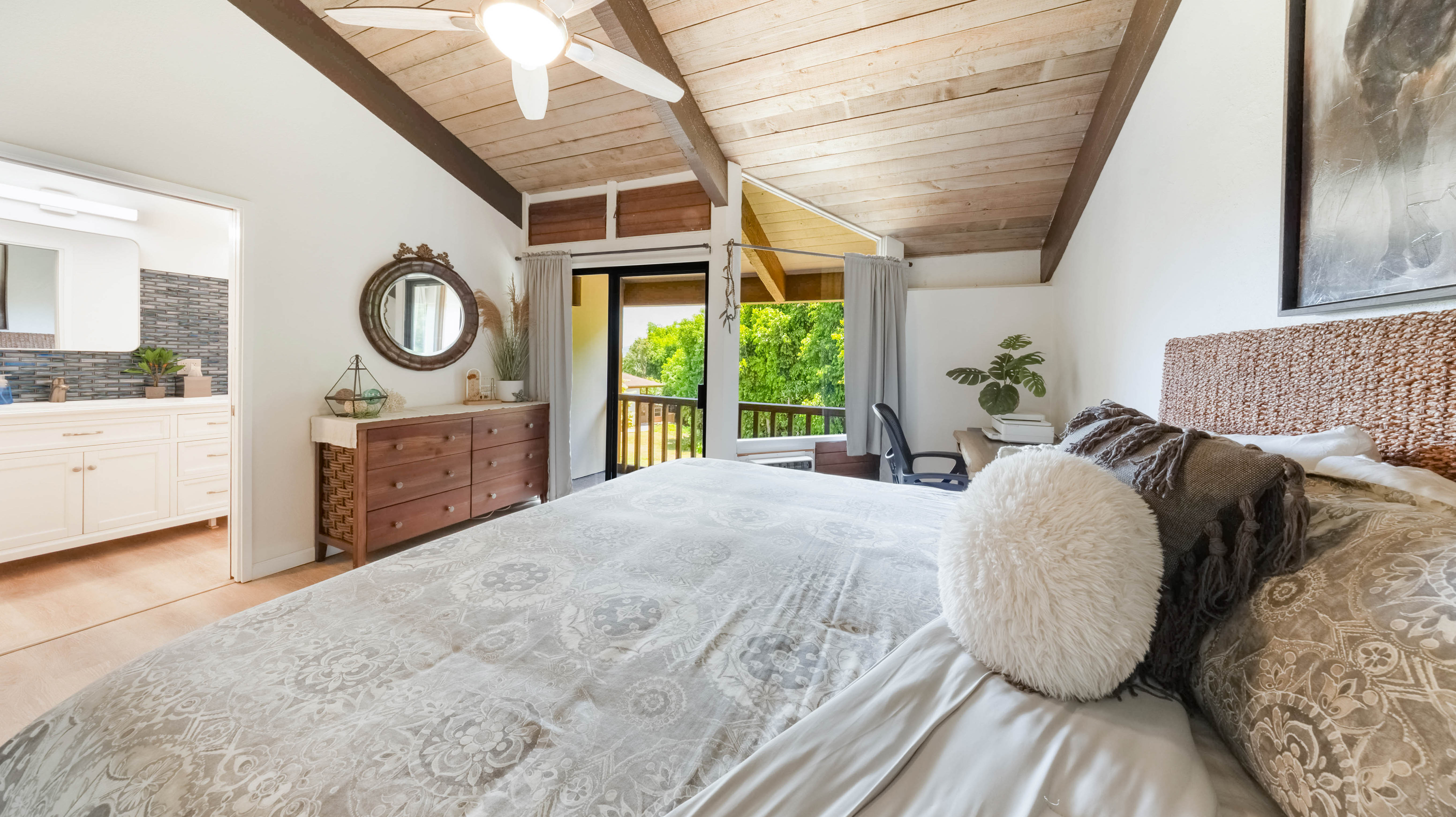 4701 Kawaihau Road, Unit L201 Kapaa, HI 96746 - Photo 12 of 29 a bed sitting in a bedroom next to a window