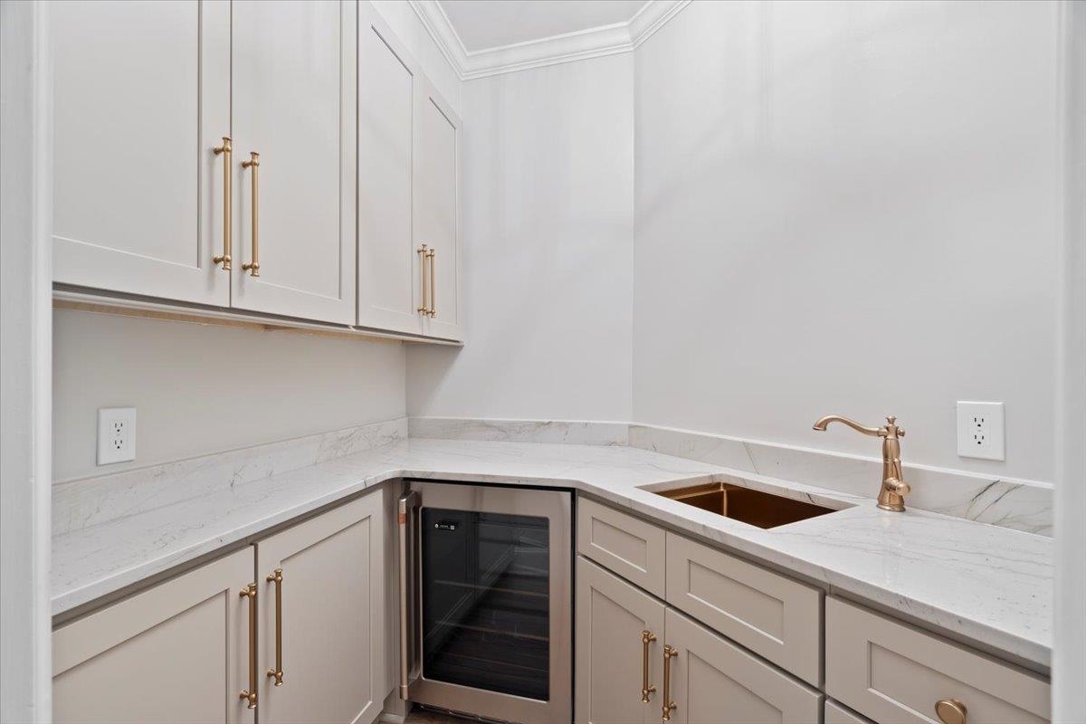 425 River Oaks Road Memphis, TN 38120 - Photo 19 of 39 a kitchen with a sink and cabinets