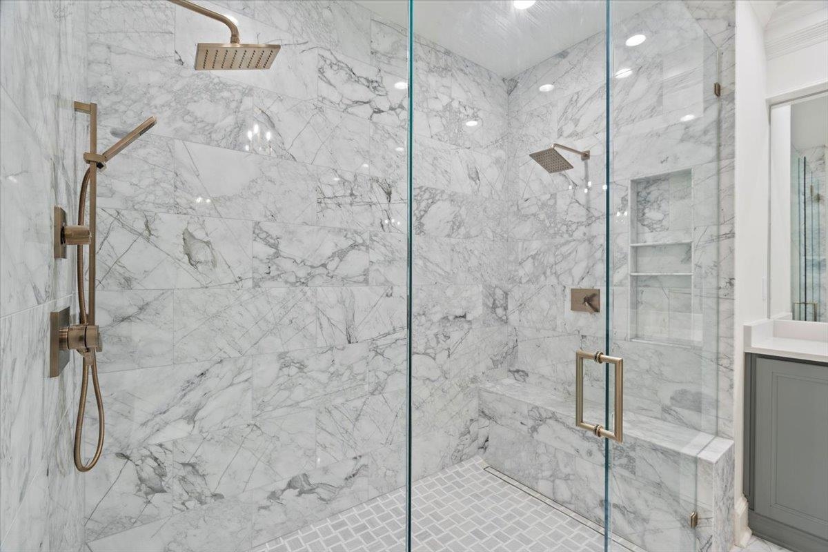 425 River Oaks Road Memphis, TN 38120 - Photo 23 of 39 a bathroom with a shower