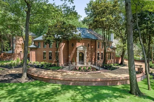 $1,699,000 | 425 River Oaks Road, Memphis, TN 38120