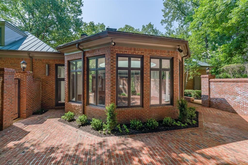 425 River Oaks Road Memphis, TN 38120 - Photo 37 of 39 a front view of a house with garden