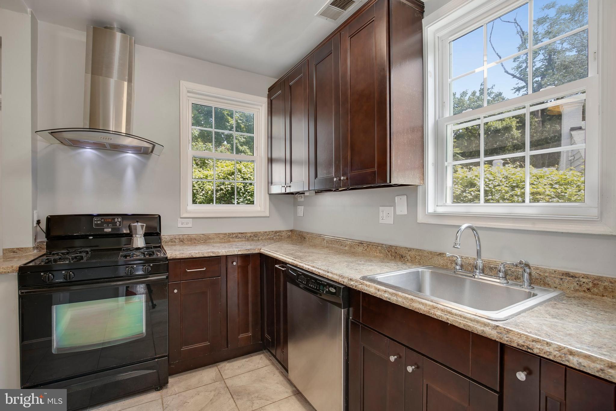 615 Wayne Avenue Silver Spring, MD 20910 - Photo 10 of 41 Gallery Image 10