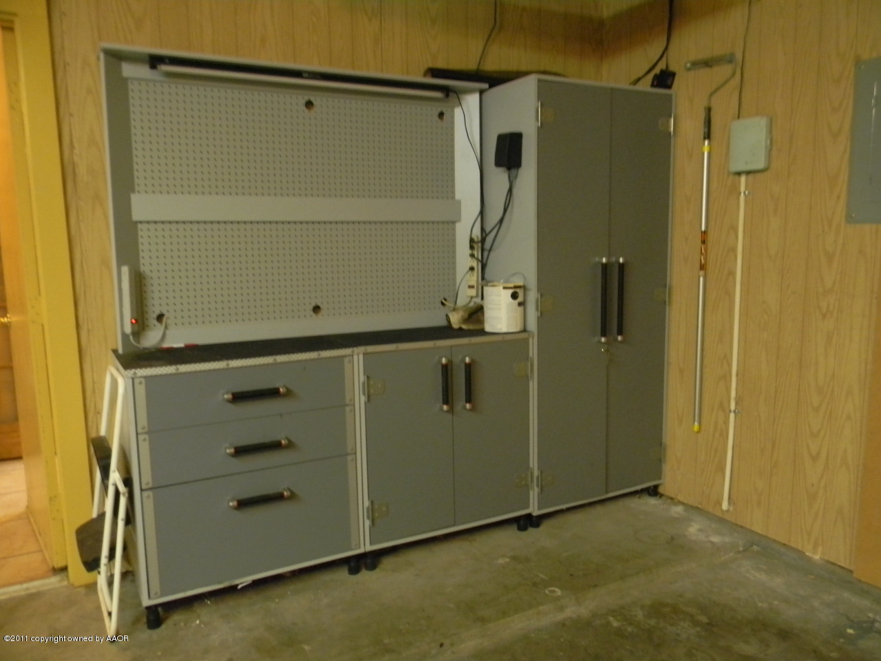 4434 Kingston Road Amarillo, TX 79109 - Photo 25 of 27 GARAGE - workbench & cabinet stays