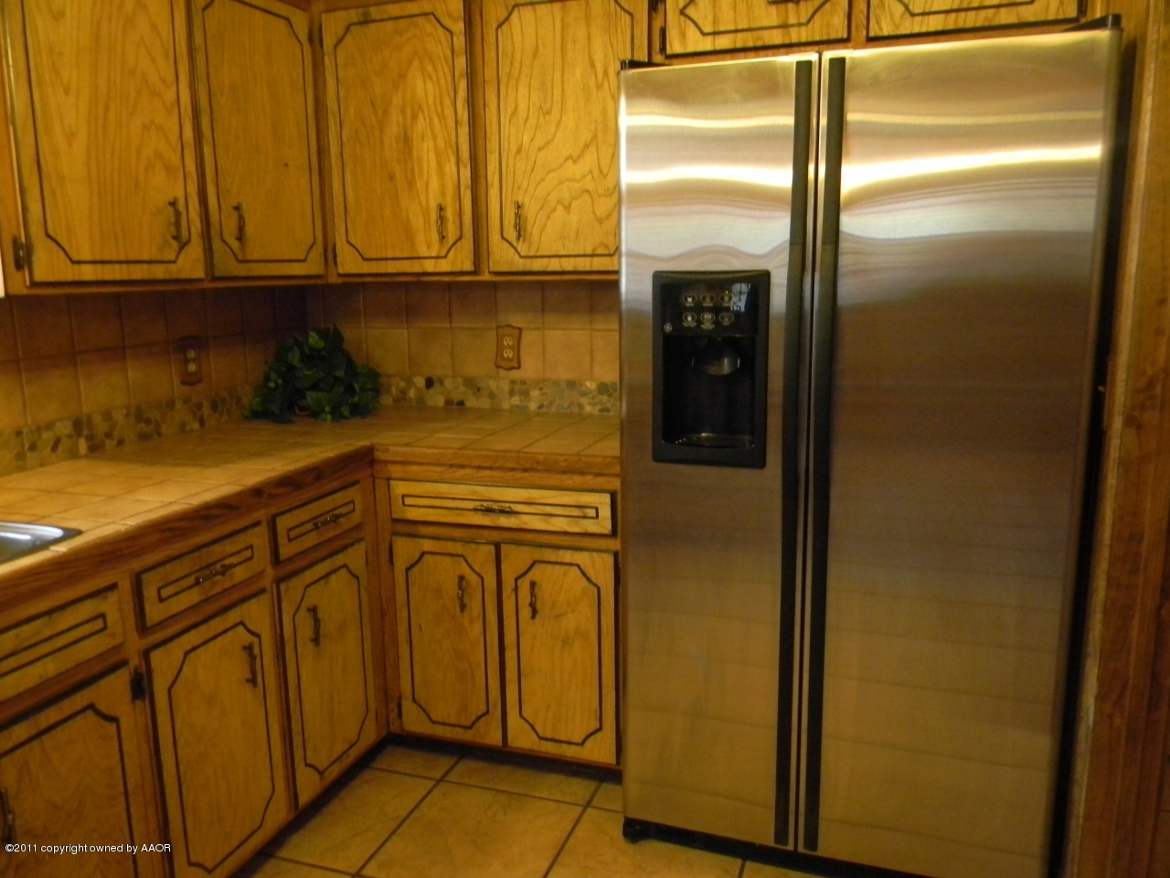 4434 Kingston Road Amarillo, TX 79109 - Photo 9 of 27 KITCHEN - refrigerator stays too!!!