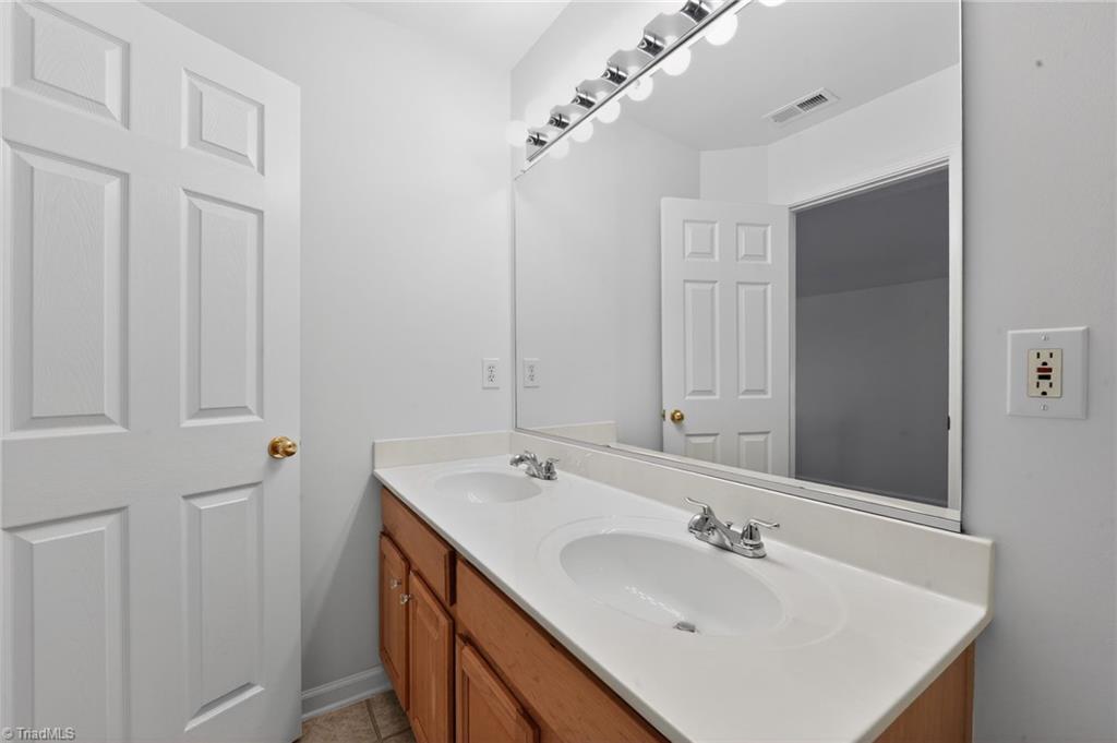 1846 Runner Stone Drive High Point, NC 27265 - Photo 27 of 31