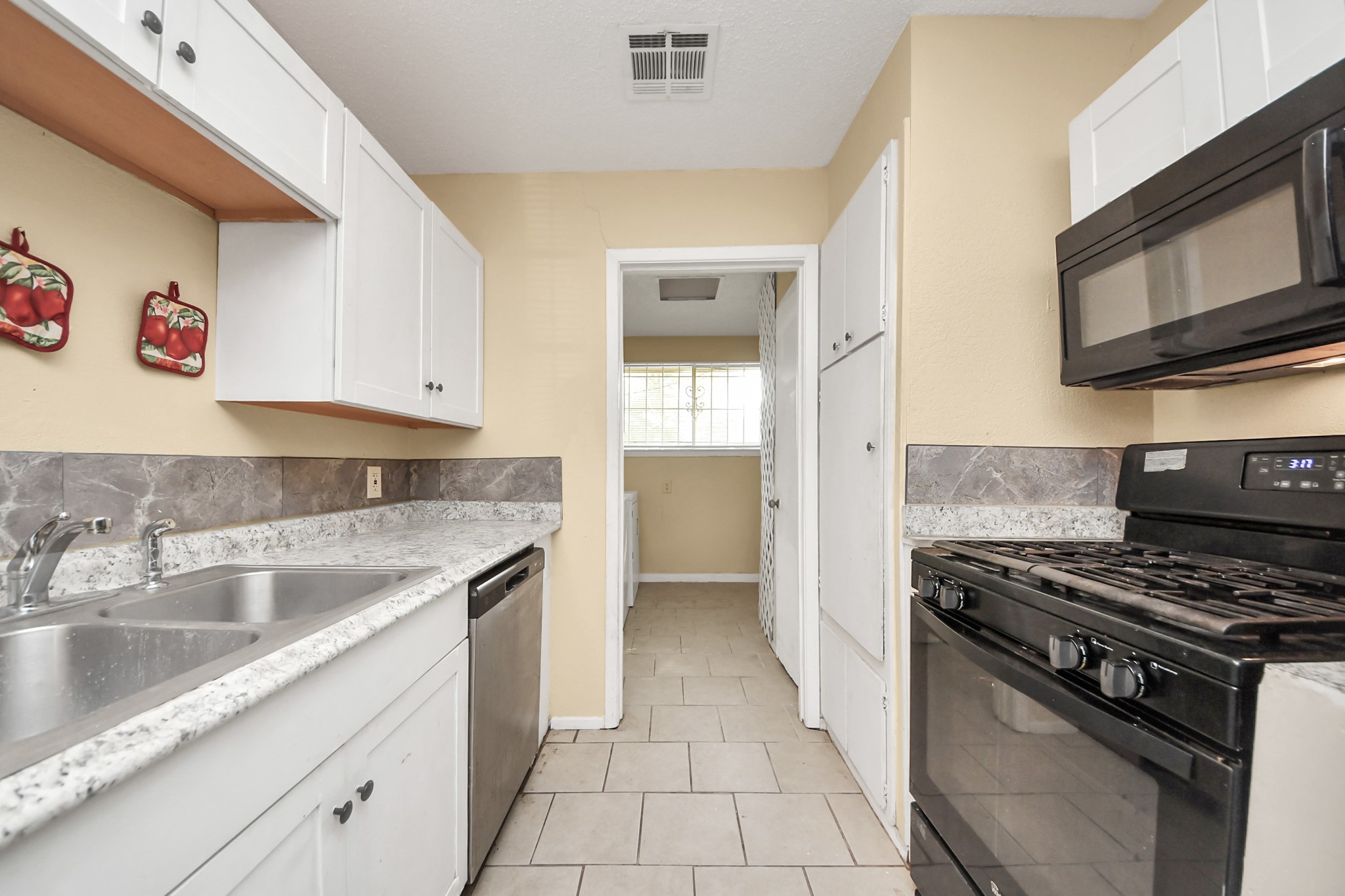 14523 Player Street Houston, TX 77045 - Photo 13 of 42 Gallery Image 13