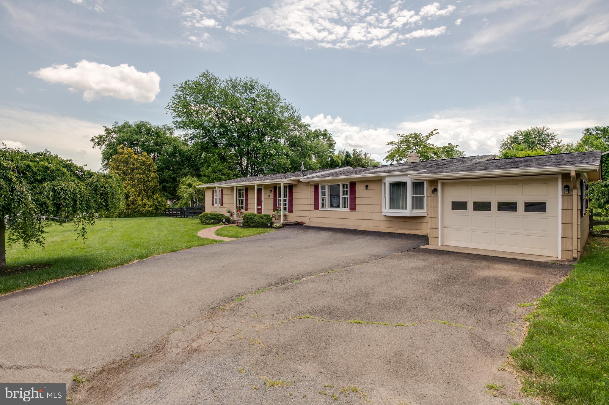 355 Gay Road Warrenton, VA 20186 - Photo 3 of 39 1 car garage and driveway parking