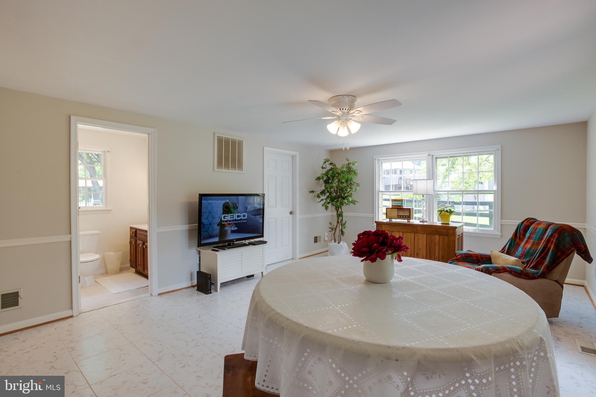 355 Gay Road Warrenton, VA 20186 - Photo 29 of 39 Great room