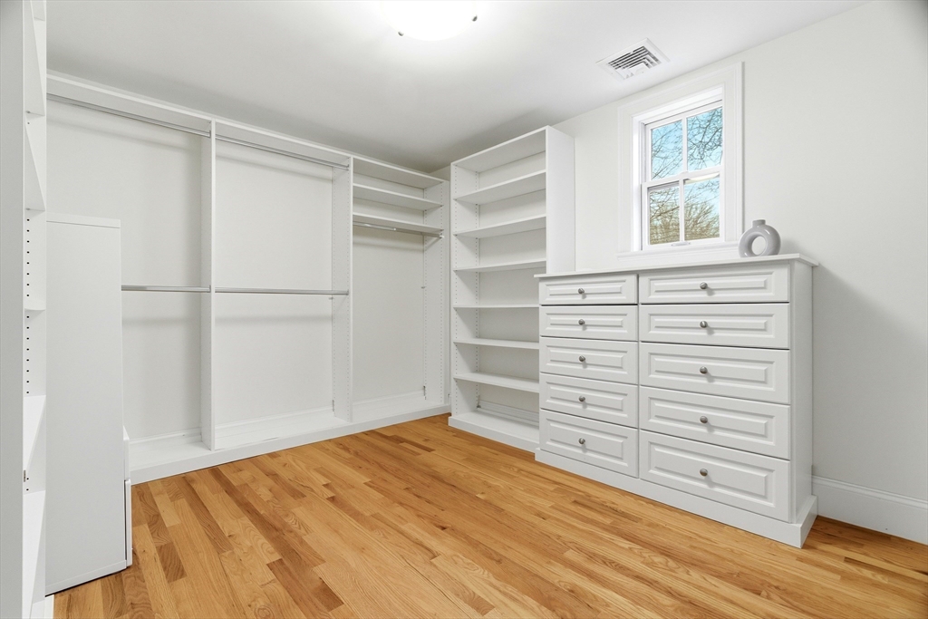 36 Naples Road Brookline, MA 02446 - Photo 15 of 33