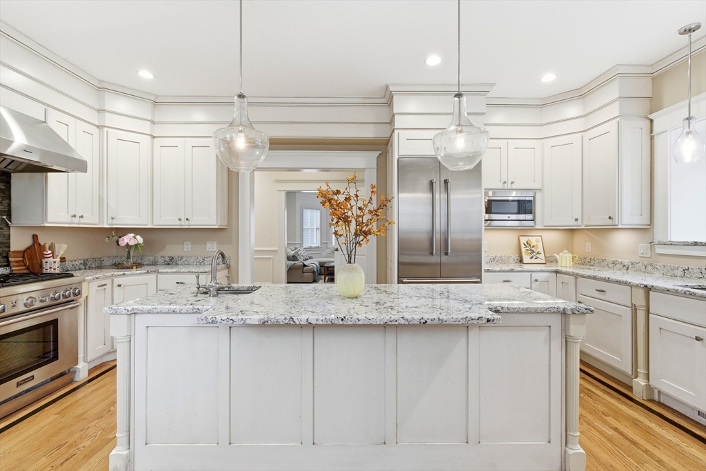 36 Naples Road Brookline, MA 02446 - Photo 5 of 33