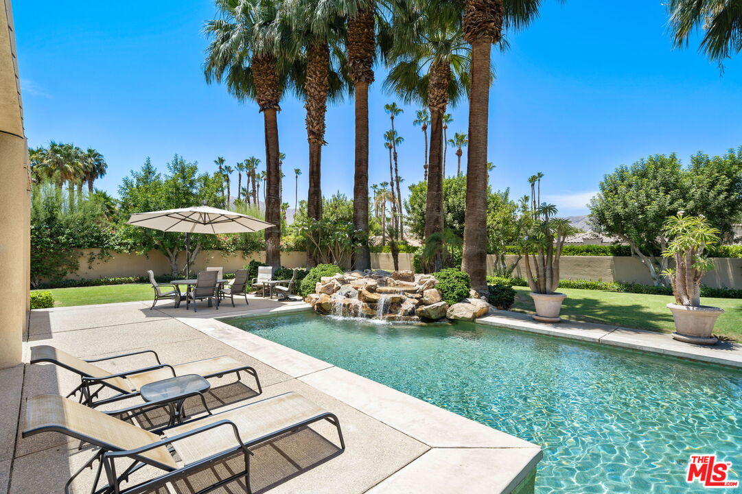40590 Morningstar Road Rancho Mirage, CA 92270 - Photo 17 of 39 a view of a backyard with sitting area