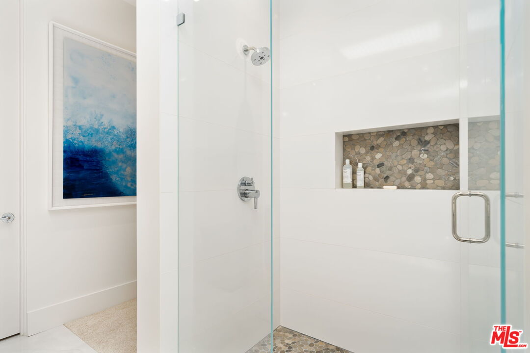 40590 Morningstar Road Rancho Mirage, CA 92270 - Photo 28 of 39 a bathroom with a shower