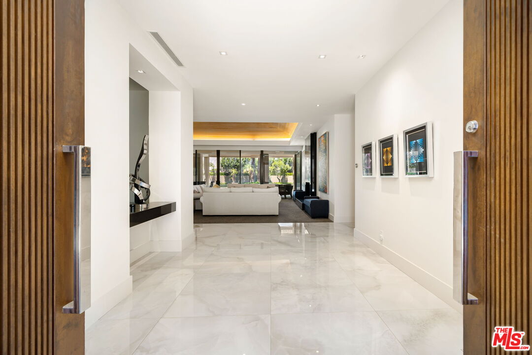 40590 Morningstar Road Rancho Mirage, CA 92270 - Photo 7 of 39 a view of a livingroom with furniture and an entryway
