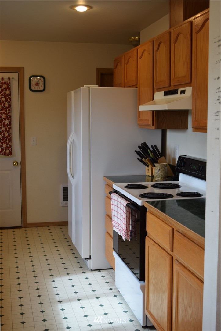 9208 Applegate Loop Southwest Rochester, WA 98579 - Photo 8 of 19