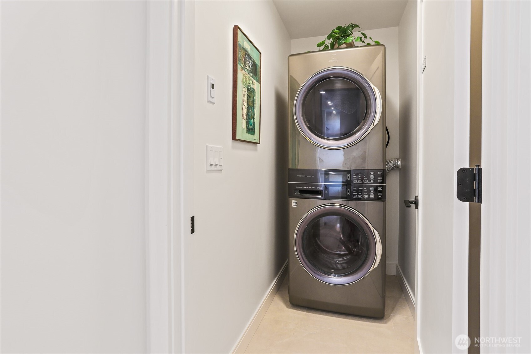 8330 24th Avenue Northwest Seattle, WA 98117 - Photo 23 of 38