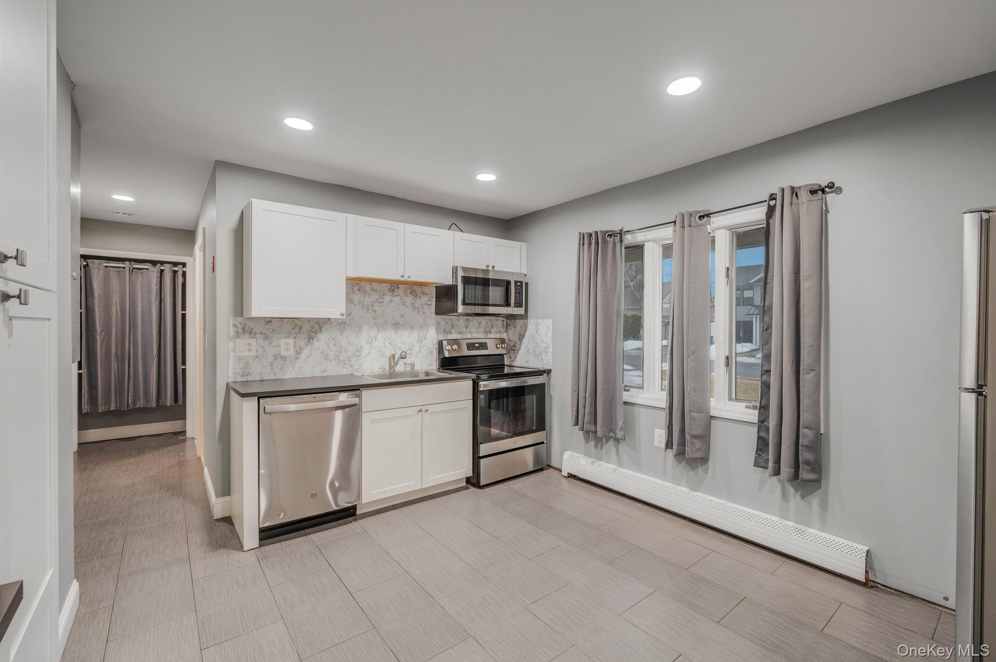 27 Mallard Road Levittown, NY 11756 - Photo 12 of 41