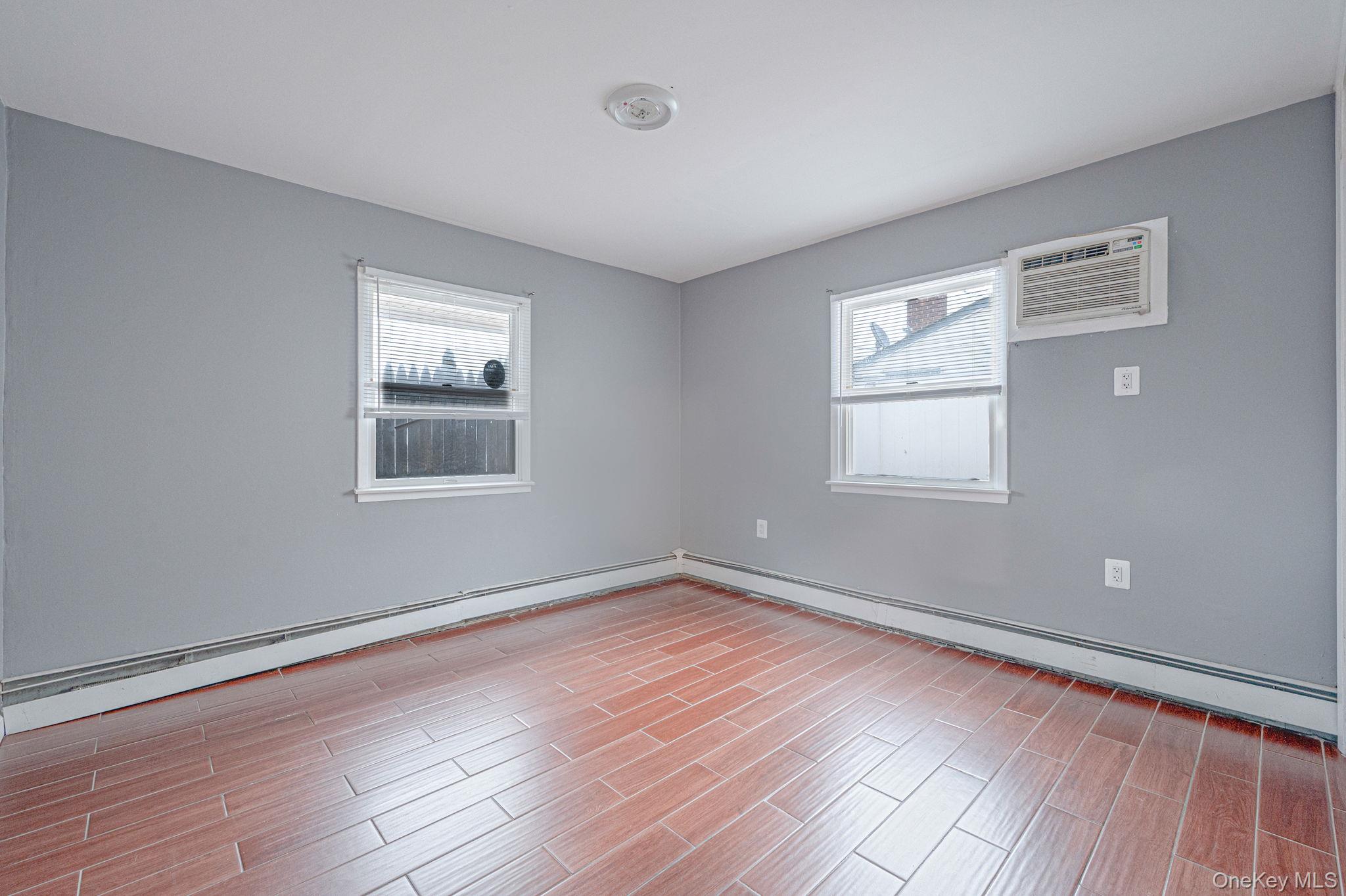 27 Mallard Road Levittown, NY 11756 - Photo 18 of 41