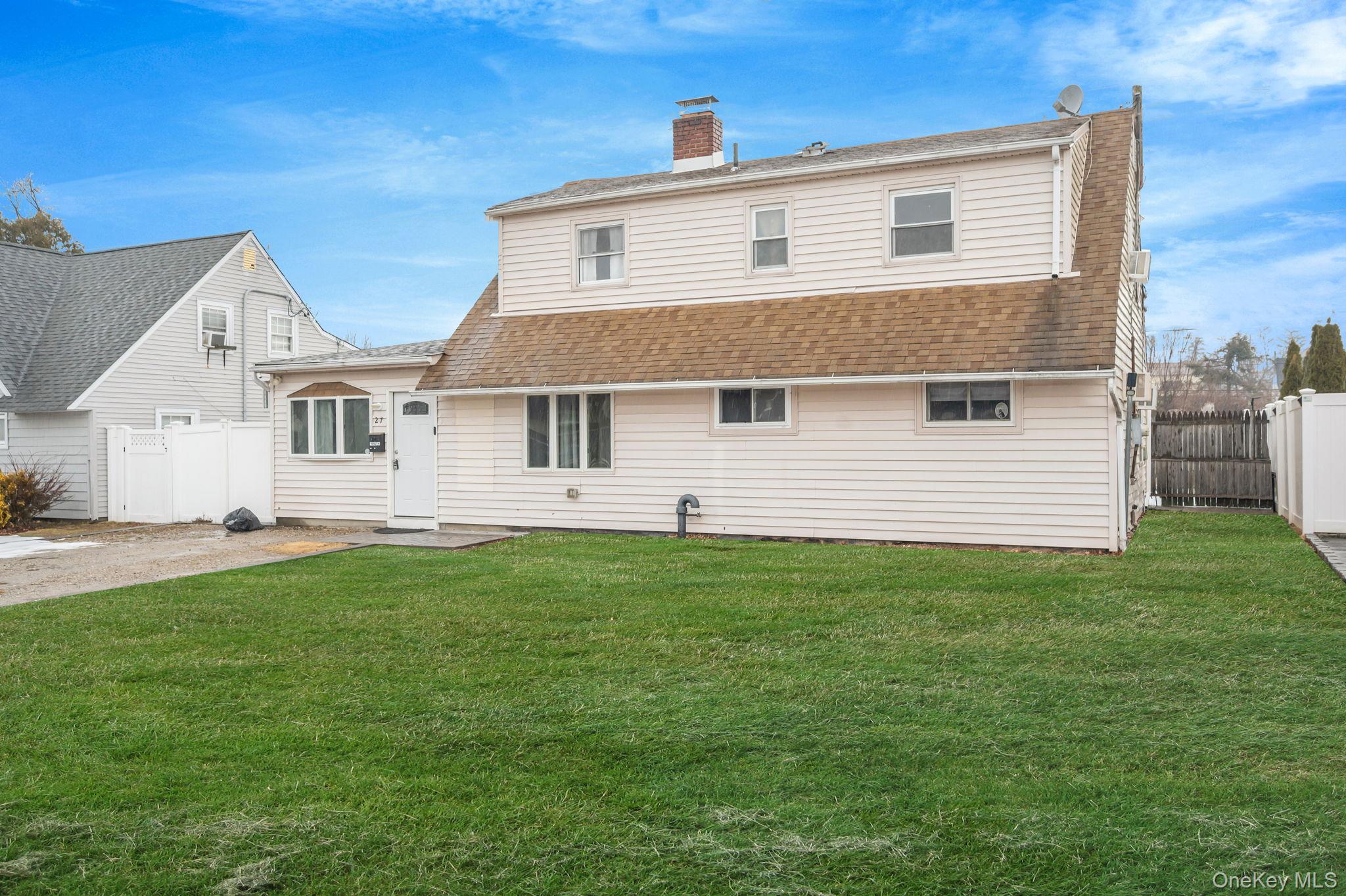 27 Mallard Road Levittown, NY 11756 - Photo 3 of 41