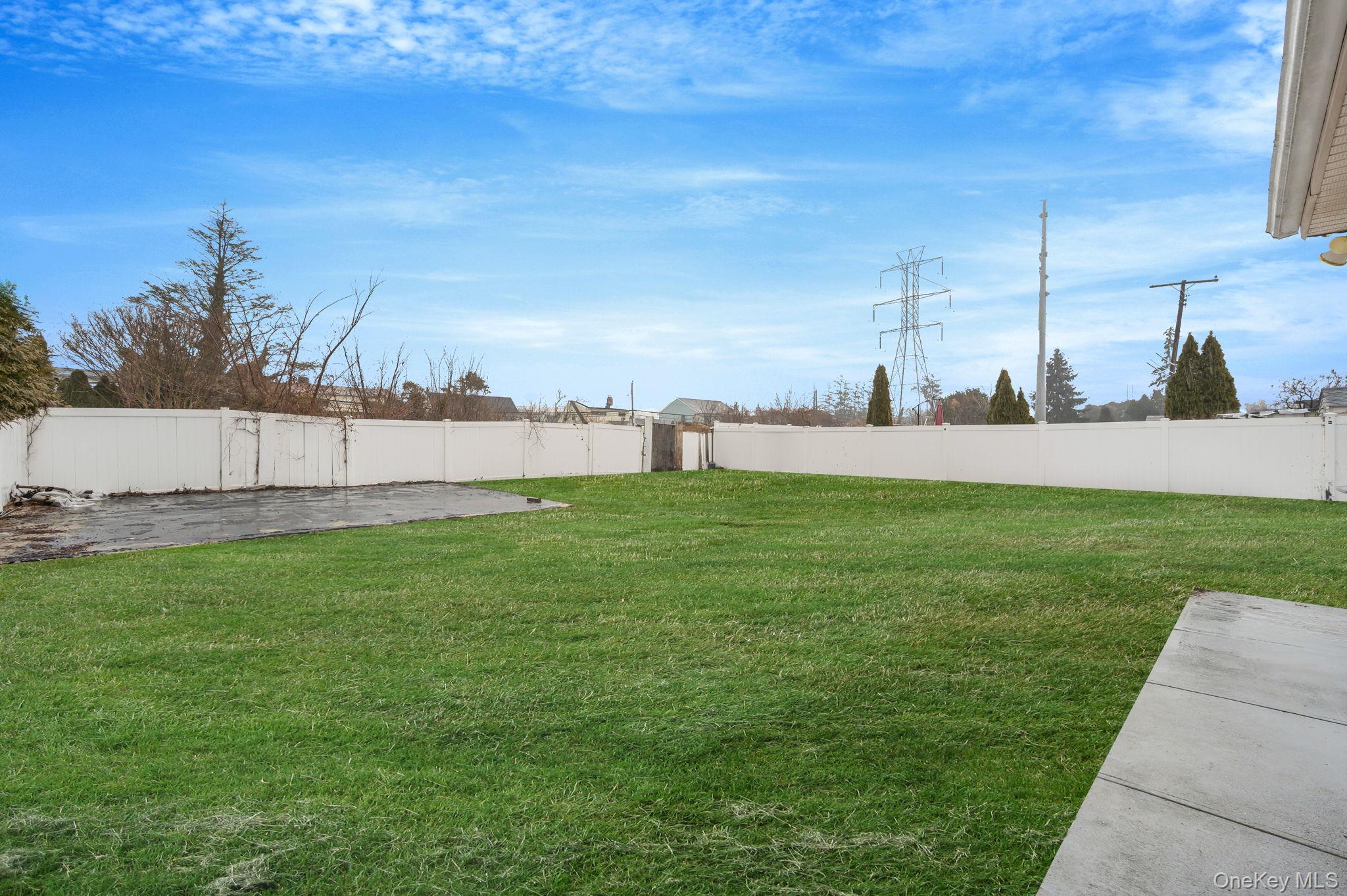 27 Mallard Road Levittown, NY 11756 - Photo 4 of 41