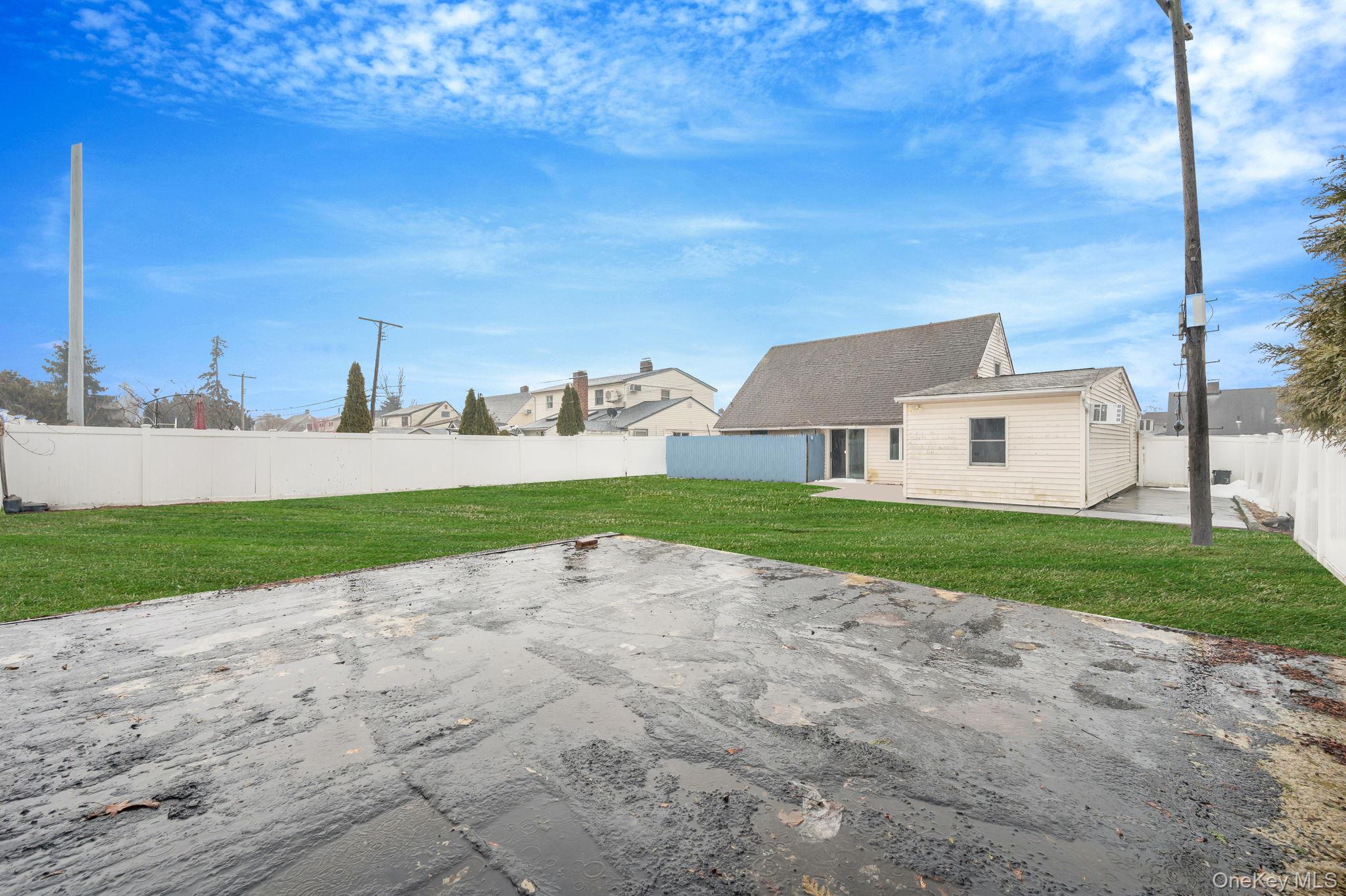 27 Mallard Road Levittown, NY 11756 - Photo 5 of 41