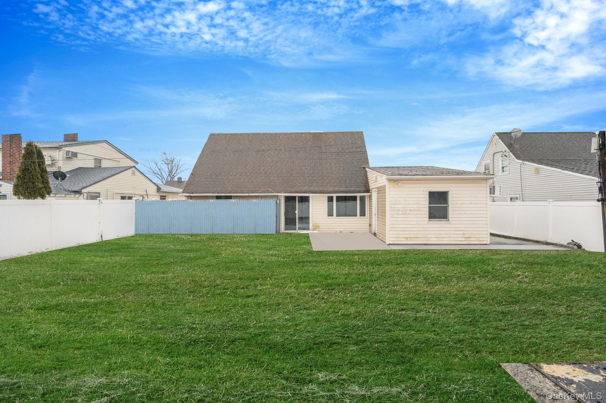 27 Mallard Road Levittown, NY 11756 - Photo 6 of 41