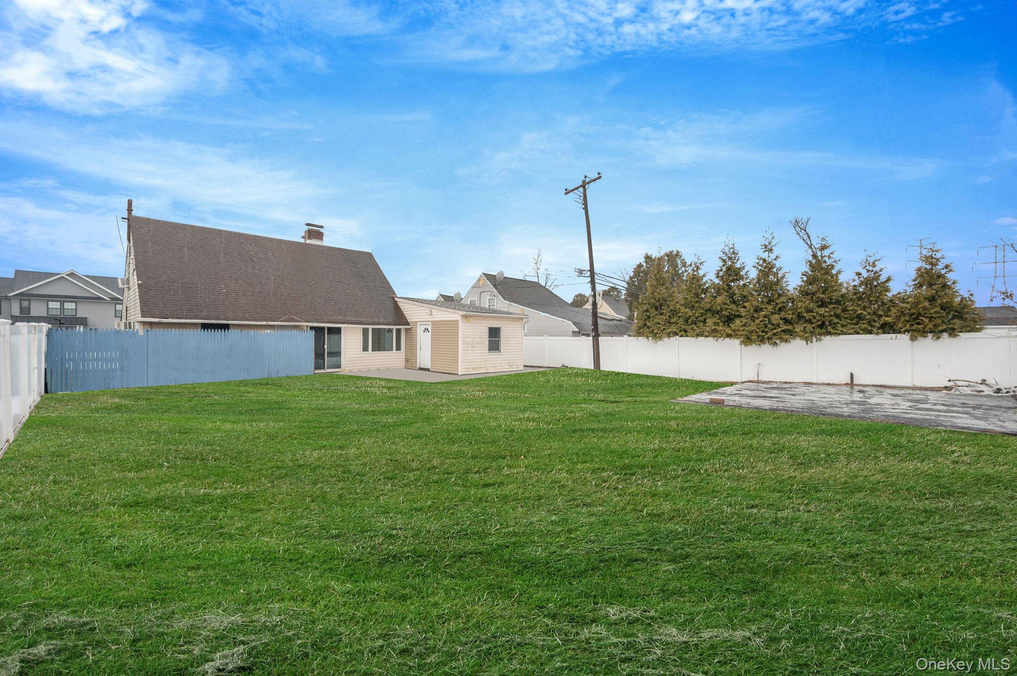 27 Mallard Road Levittown, NY 11756 - Photo 7 of 41