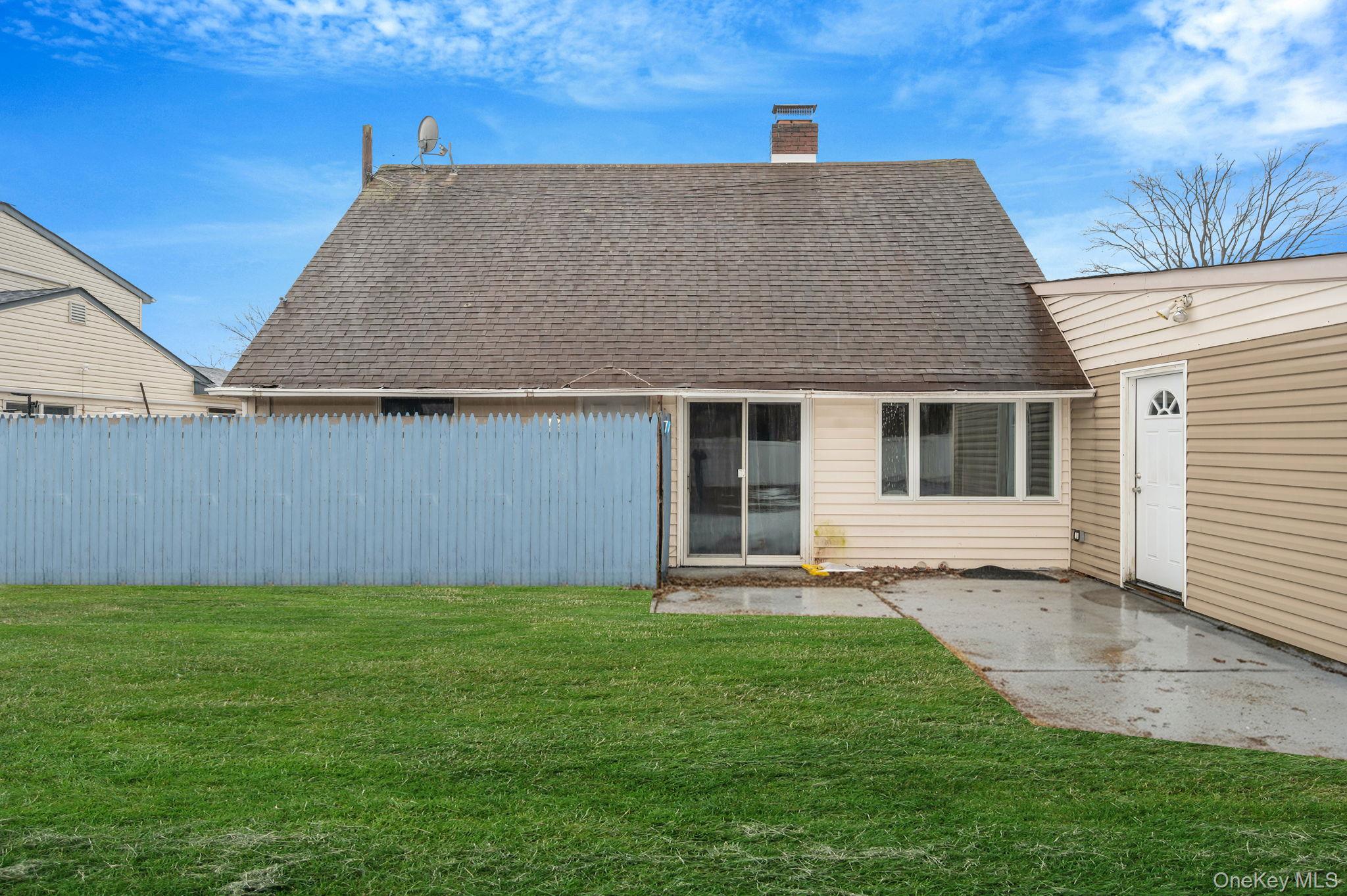 27 Mallard Road Levittown, NY 11756 - Photo 8 of 41