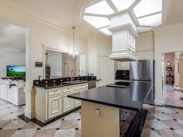 $699,900 | 7507 Naremore Drive, Spring, TX 77379