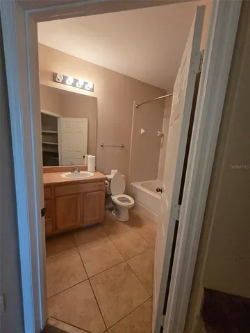 $1,350 | 10106 Courtney Oaks Circle, Unit 301, Tampa, FL 33619