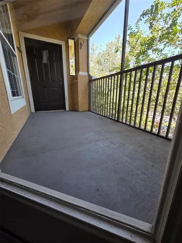 $1,350 | 10106 Courtney Oaks Circle, Unit 301, Tampa, FL 33619