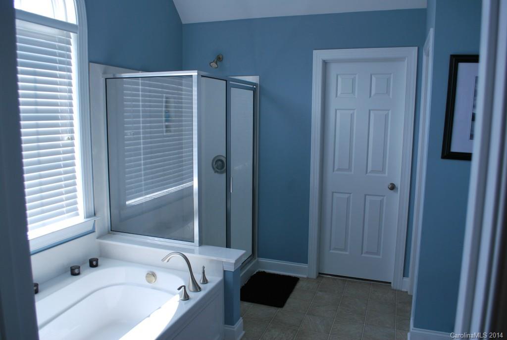 8612 Ridgeline Lane Charlotte, NC 28269 - Photo 12 of 20 a bathroom with a tub sink and shower