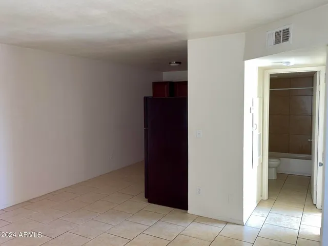 $799 | 2417 West Campbell Avenue, Unit 303, Phoenix, AZ 85015
