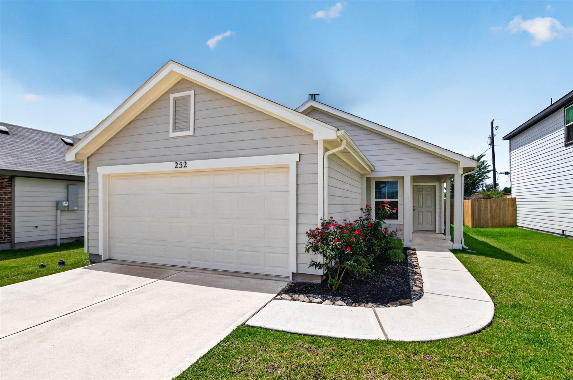 252 Laura Leigh Lane Angleton, TX 77515 - Photo 2 of 30