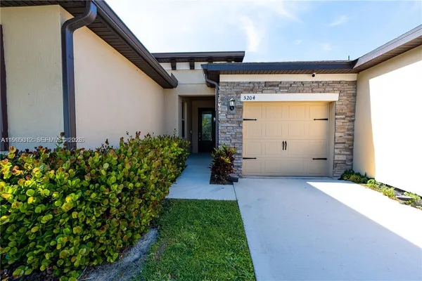 $2,400 | 5204 Jovial Court, Unit 5204, Fort Pierce, FL 34947
