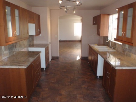 8519 West Ocotillo Road Glendale, AZ 85305 - Photo 3 of 10 8519 W Ocotillo Rd 3