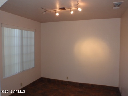 8519 West Ocotillo Road Glendale, AZ 85305 - Photo 4 of 10 8519 W Ocotillo Rd 4