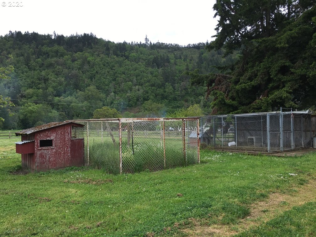 480 Parkinson Road Winston, OR 97496 - Photo 4 of 13 Gallery Image 4