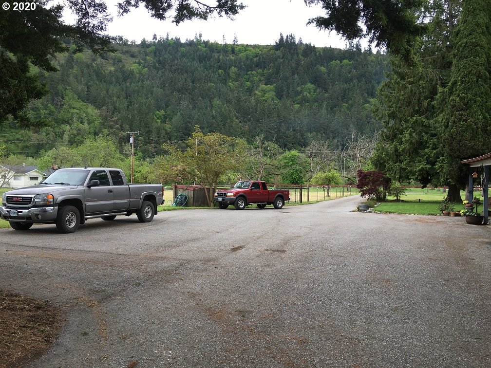 480 Parkinson Road Winston, OR 97496 - Photo 6 of 13 Gallery Image 6