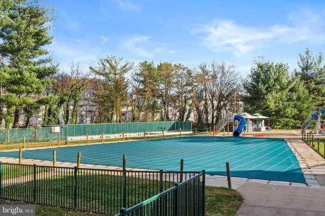 a view of a tennis court