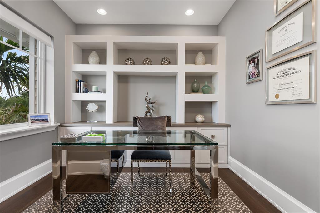 3211 Northeast 27th Avenue Lighthouse Point, FL 33064 - Photo 53 of 98 a dining room with table and chair