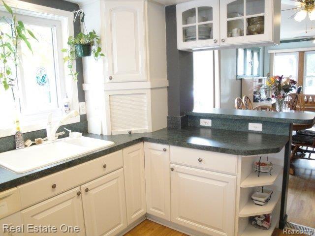 2134 Earlmont Road Berkley, MI 48072 - Photo 14 of 25 Snack bar area