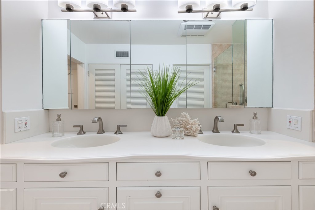 15514 High Knoll Road Encino, CA 91436 - Photo 17 of 35