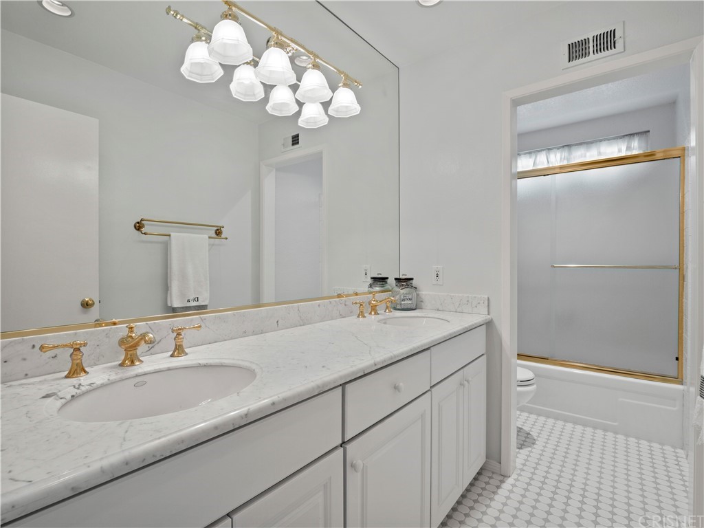 25656 Yucca Valley Road Valencia, CA 91355 - Photo 18 of 49 Hall bath upstairs