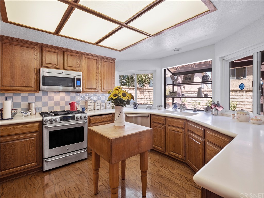 25656 Yucca Valley Road Valencia, CA 91355 - Photo 3 of 49 Sparkling kitchen & plenty of smooth countertops