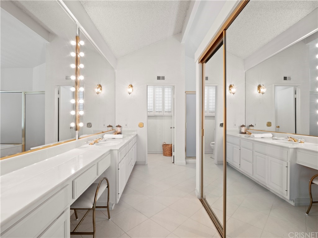 25656 Yucca Valley Road Valencia, CA 91355 - Photo 22 of 49 Extensive counters & walk-in closet