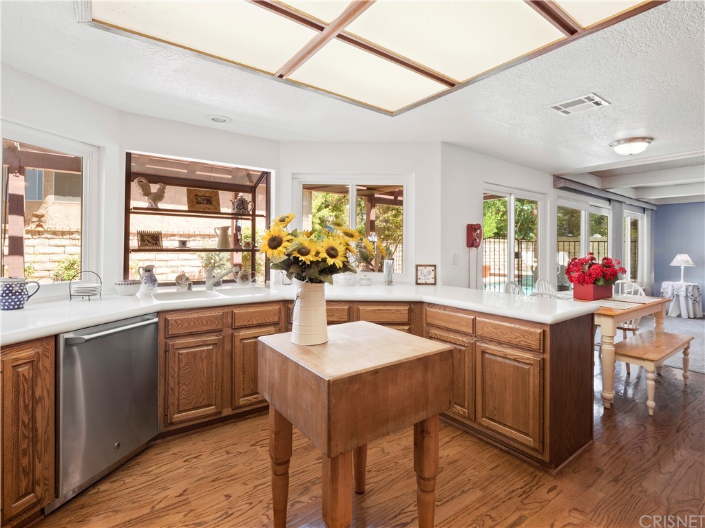 25656 Yucca Valley Road Valencia, CA 91355 - Photo 4 of 49 Kitchen towards family room