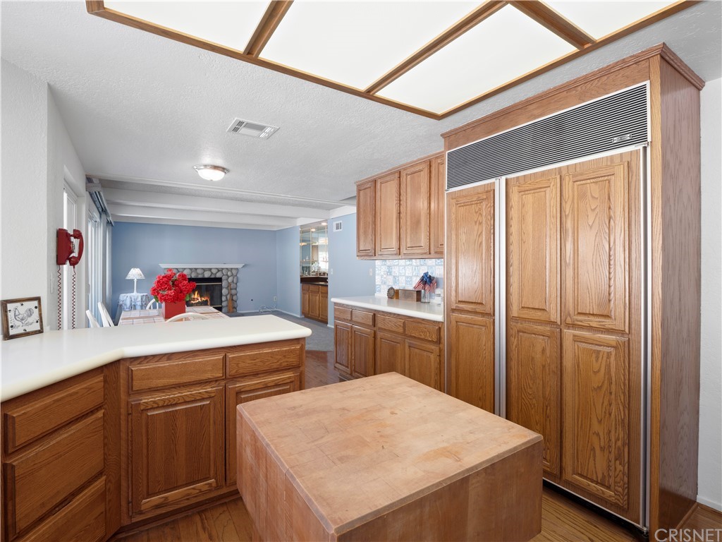 25656 Yucca Valley Road Valencia, CA 91355 - Photo 35 of 49 Kitchen has SubZero built in