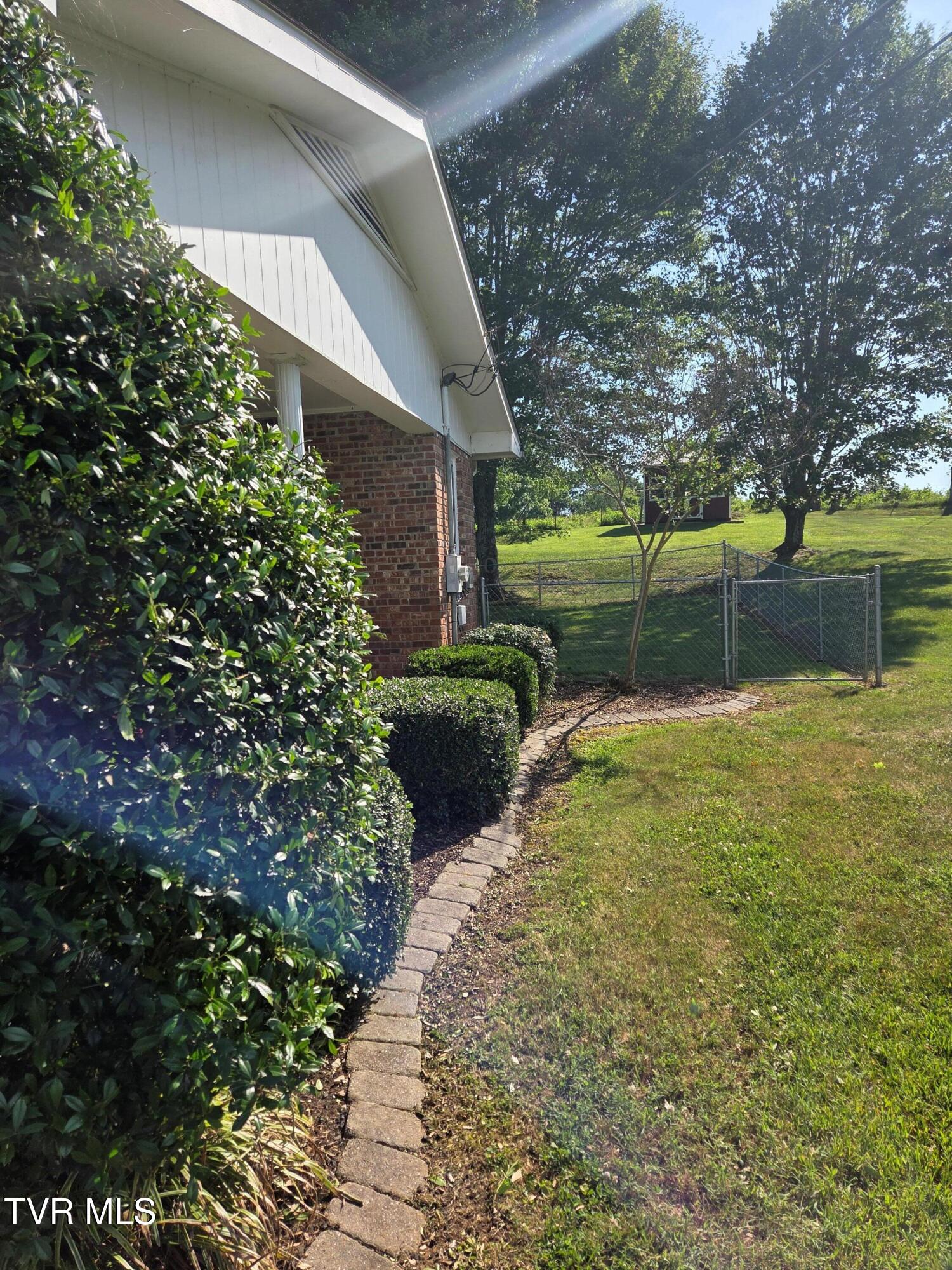 130 Unaka Subdivision Road Elizabethton, TN 37643 - Photo 12 of 24 130 Carport
